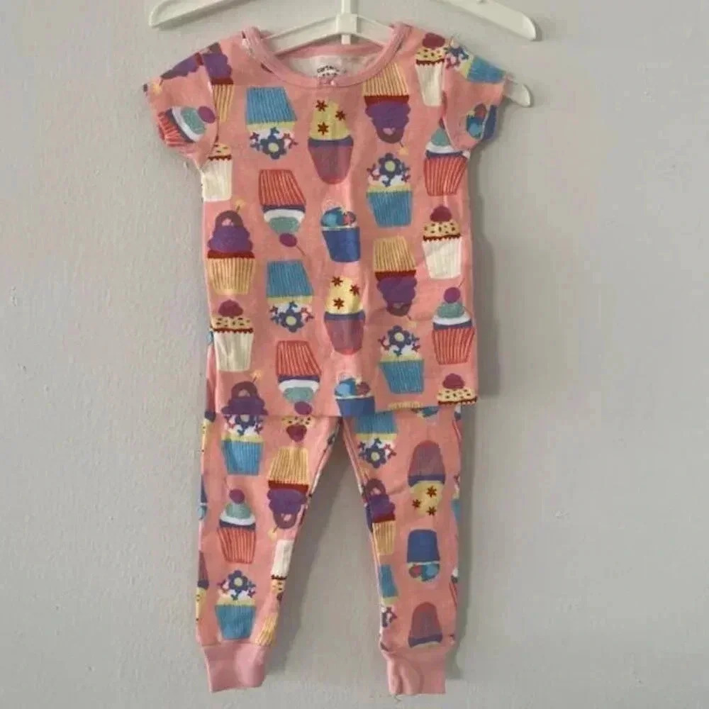 Carter's Toddler Girl Pajama Set (Size 12M) Pink with cupcake prints - Picture 7 of 9